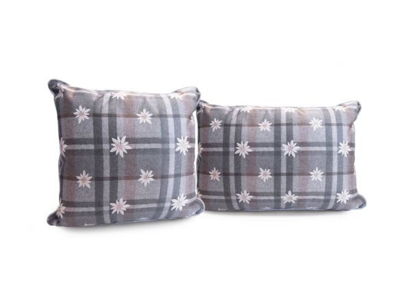 cus-EDELWEISS-GRIGIO_web03 Cuscino bombato edelweiss