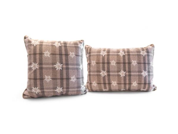 cus-EDELWEISS-MARRONE_web03 Cuscino bombato edelweiss