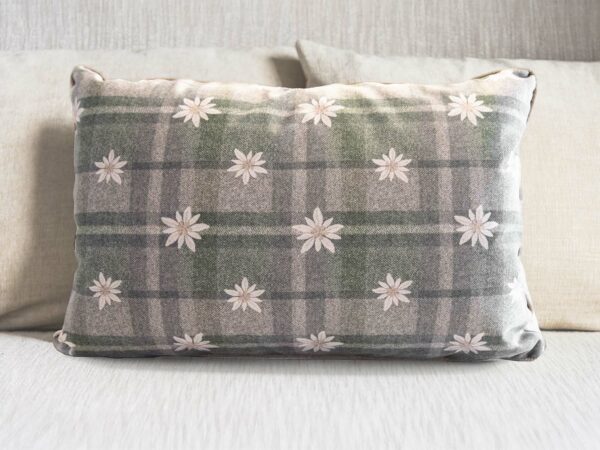 cus-EDELWEISS-VERDE_web04 Cuscino bombato edelweiss